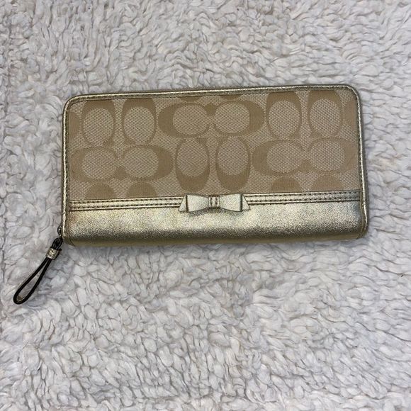 Coach Wallet - Picture 1 of 5